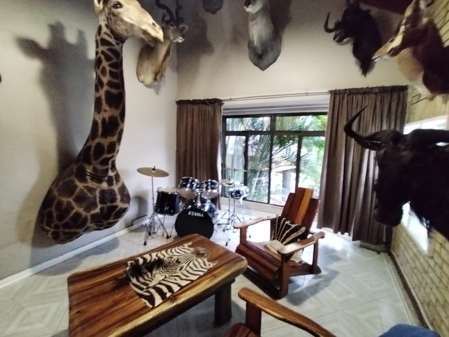 5 Bedroom Property for Sale in Safari Gardens North West